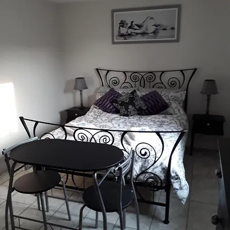Foxholes Bed & Breakfast *